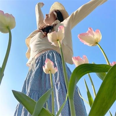 为活命每天穿到他的寝宫吸龙气